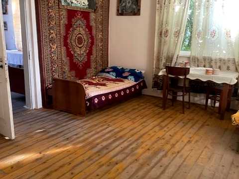 будинок за адресою Небесної Сотні, 49