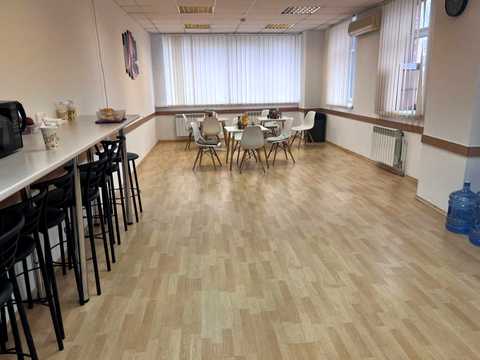 комерційна за адресою Ризька вул., 12