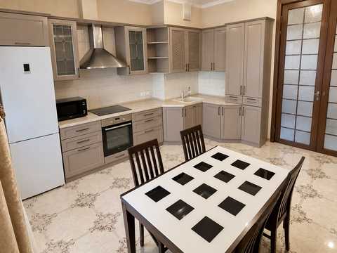 квартира за адресою Анни Ахматової вул., 46