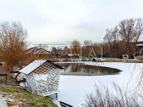 коммерческая по адресу Шкільна ул., 1
