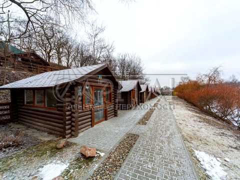 коммерческая по адресу Шкільна ул., 1