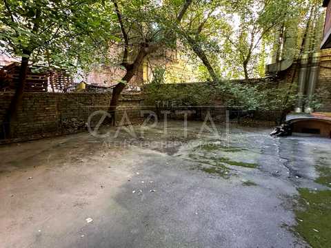 комерційна за адресою Мала Житомирська вул., 3/4