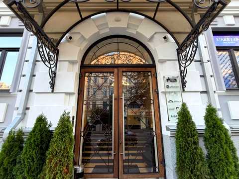 коммерческая по адресу Богдана Хмельницкого ул., 9а