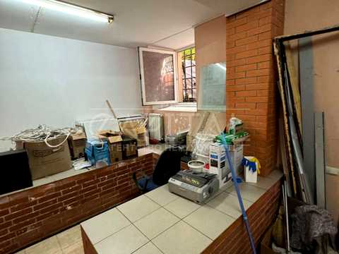 комерційна за адресою Малопідвальна вул., 6