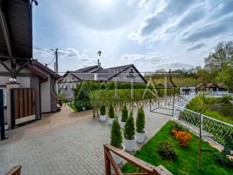 коммерческая по адресу Шкільна ул., 1
