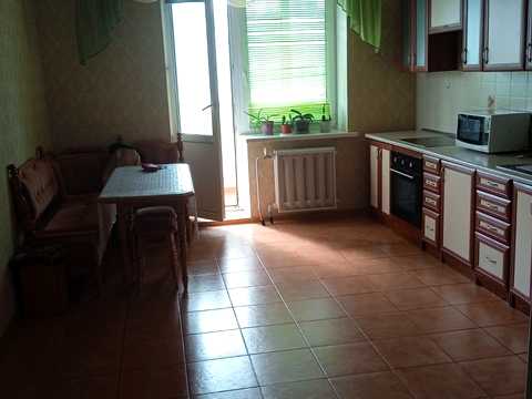 квартира за адресою Анни Ахматової вул., 35-А