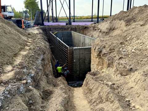 комерційна за адресою ---, 1