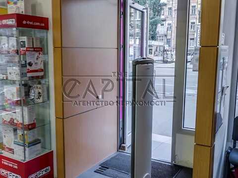 комерційна за адресою Саксаганського вул., 102