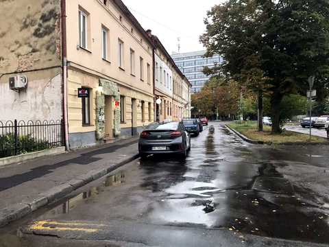комерційна за адресою Митрополита Антонія Ангеловича вул., 26