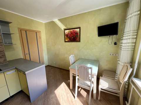 квартира за адресою Анни Ахматової вул., 24