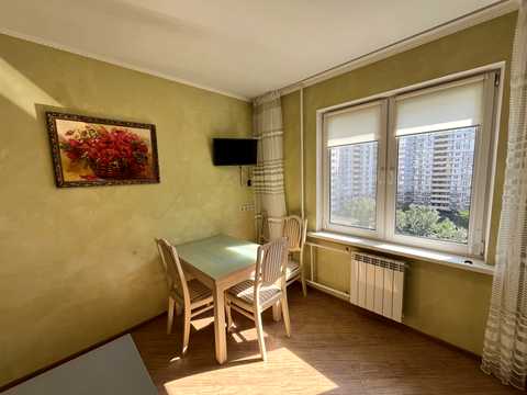 квартира за адресою Анни Ахматової вул., 24