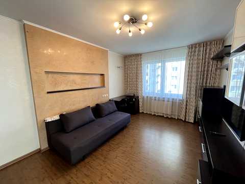 квартира за адресою Анни Ахматової вул., 24