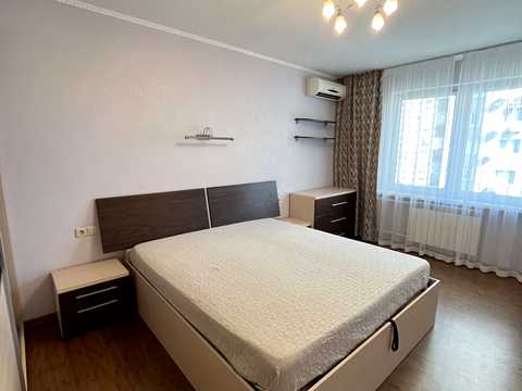 квартира за адресою Анни Ахматової вул., 24