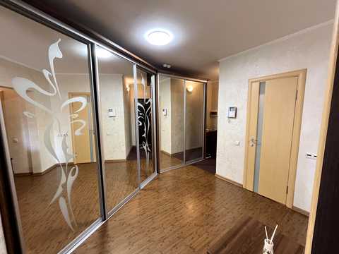 квартира за адресою Анни Ахматової вул., 24