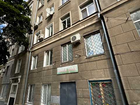 комерційна за адресою Морозова вул., 1