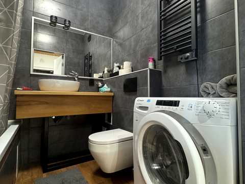 квартира за адресою Абрикосова вул., 1-В