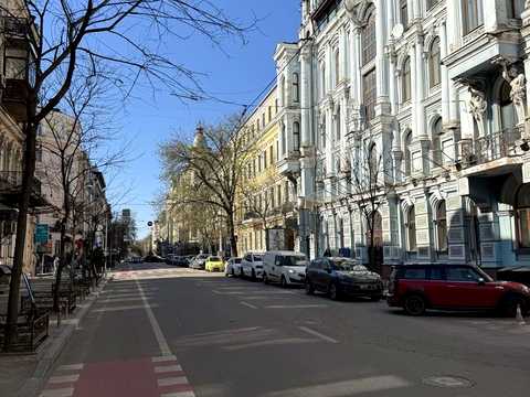 коммерческая по адресу Ярославов Вал ул., 1
