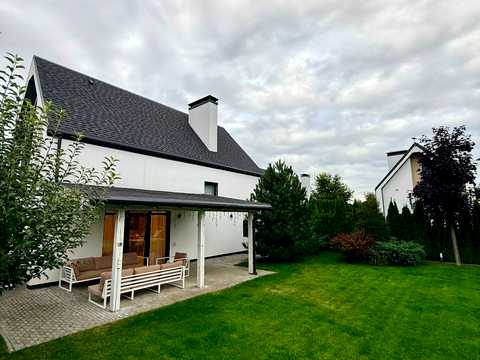 будинок за адресою генріха вишневського
