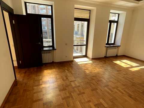 комерційна за адресою Михайлівська вул., 6-А