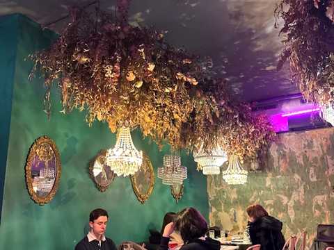 комерційна за адресою Софіївська вул., 4