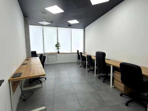 комерційна за адресою Королеви Єлизавети ІІ вул. (Глинки), 2