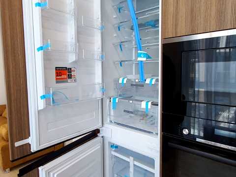 квартира за адресою Салютна вул., 2к25