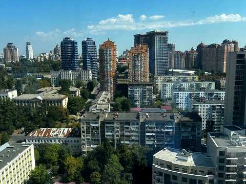 комерційна за адресою Предславинська вул., 20Б
