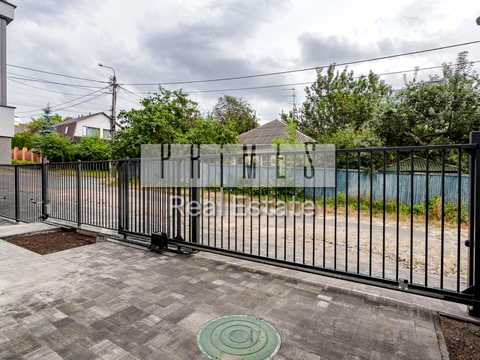 коммерческая по адресу Яготинская ул., 4