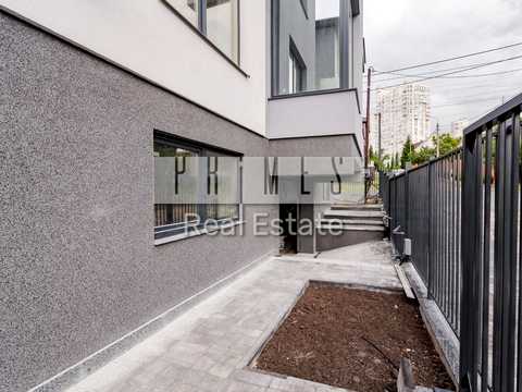 коммерческая по адресу Яготинская ул., 4