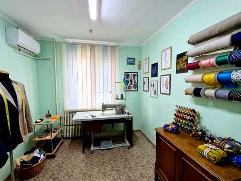 комерційна за адресою Будівельників бульв., 5