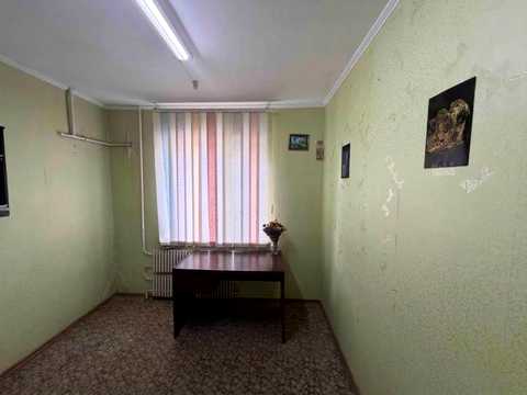 комерційна за адресою Будівельників бульв., 5