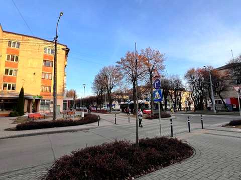 комерційна за адресою Олега Куцина вул., 2