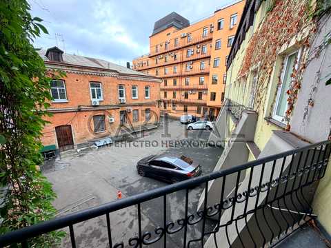 комерційна за адресою Петра Сагайдачного вул., 20
