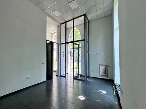 коммерческая по адресу Строителей ул., 39