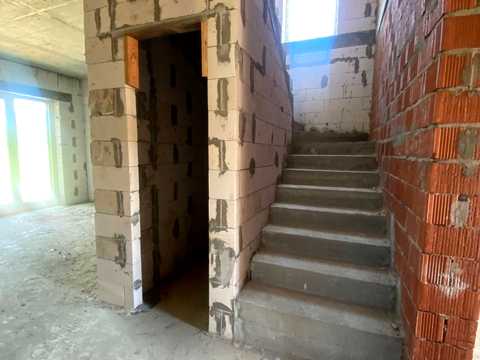 будинок за адресою смт. Ворзель, Успішна