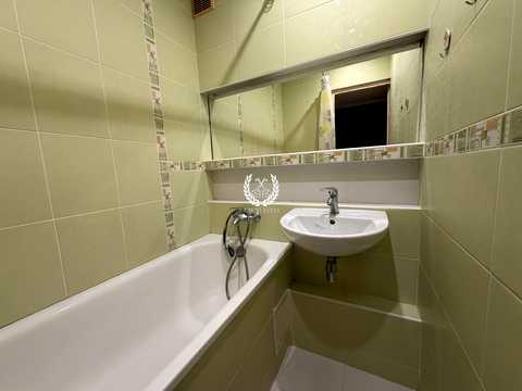 квартира за адресою Всіхсвятська вул. (50 років СРСР), 12а