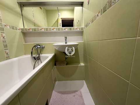 квартира за адресою Всіхсвятська вул. (50 років СРСР), 12а