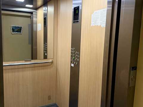 комерційна за адресою Сергія Колоса вул., 1-Б