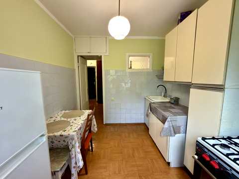 квартира за адресою Феодосійська вул., 4