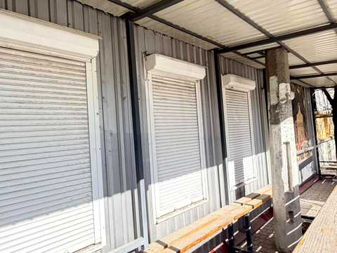 комерційна за адресою Автолюбителів вул., 2