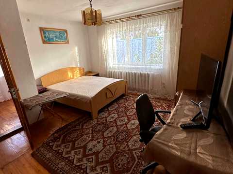 будинок за адресою майдан Перемоги пл., 4