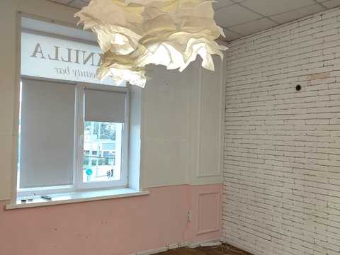 комерційна за адресою Покровська пл., 12