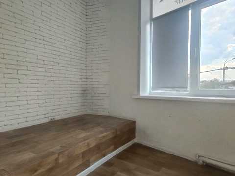 комерційна за адресою Покровська пл., 12