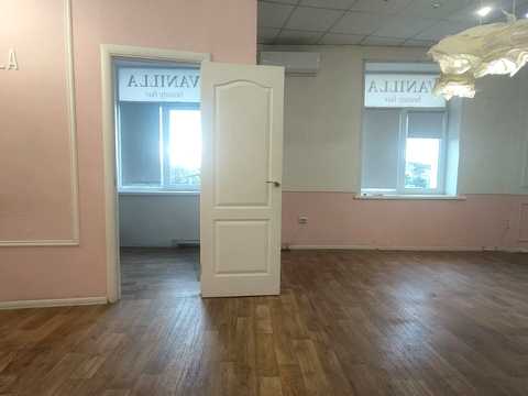 комерційна за адресою Покровська пл., 12