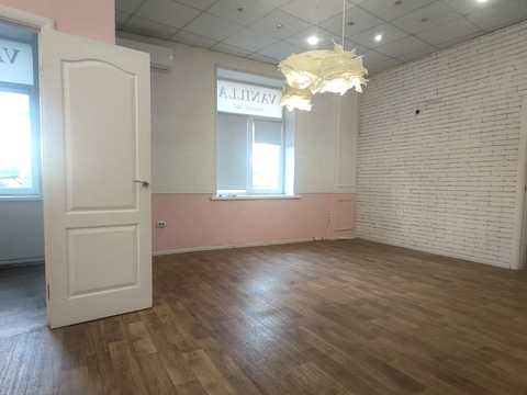 комерційна за адресою Покровська пл., 12