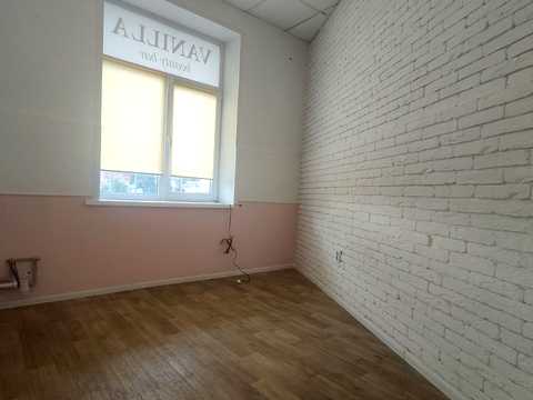 комерційна за адресою Покровська пл., 12
