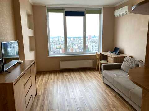 квартира за адресою Богатирська вул., 6-А