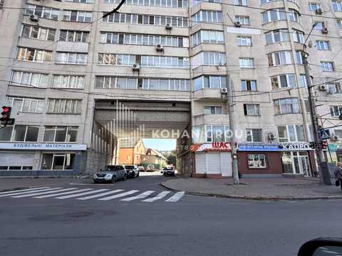 комерційна за адресою Свободи вул., 19