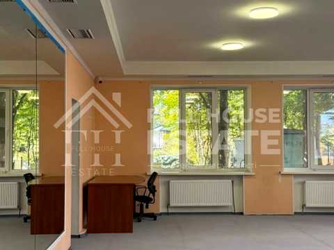 комерційна за адресою Лісківська вул., 25