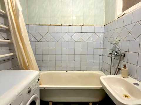 квартира за адресою Феодосійська вул., 4